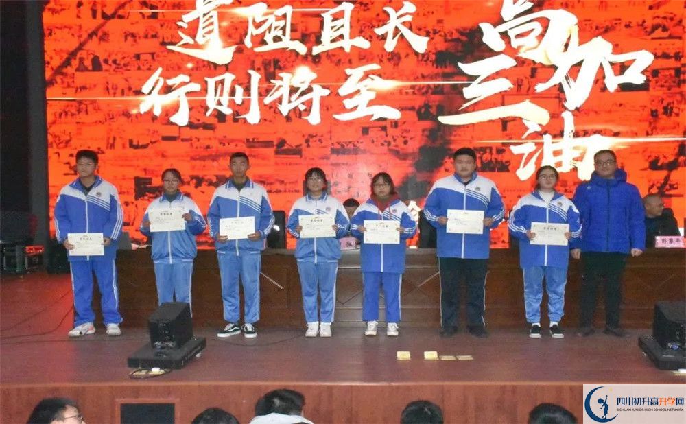 蒲江中學(xué)平行班與實(shí)驗(yàn)班差多少？