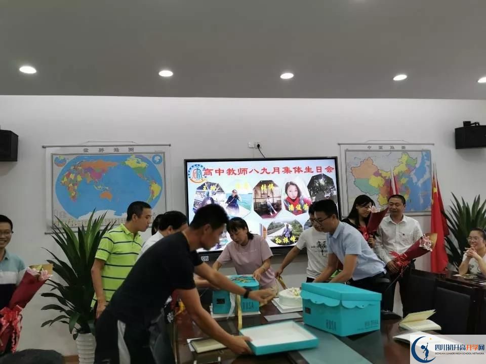 成都石室佳興外國語學(xué)校夏令營費用是多少？