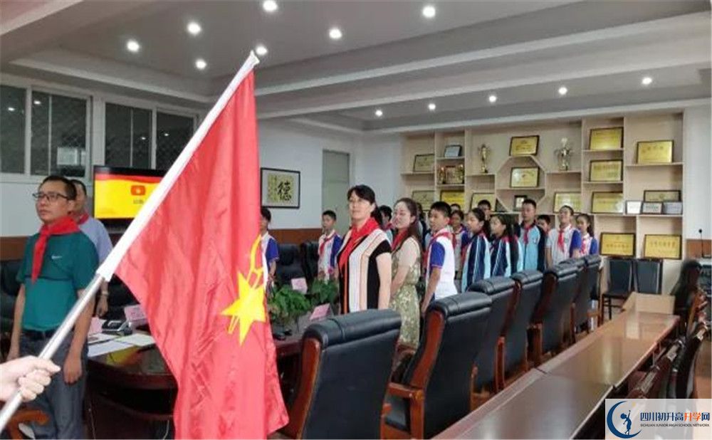 成都三十六中是重點(diǎn)中學(xué)嗎？