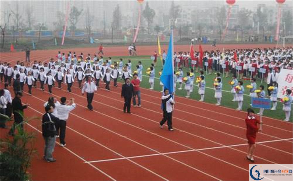 香城中學(xué)是私立收費(fèi)嗎？