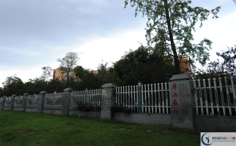 溫江中學實驗班人數(shù)是多少？
