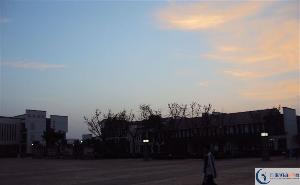 石室白馬中學高中平行班怎么樣？