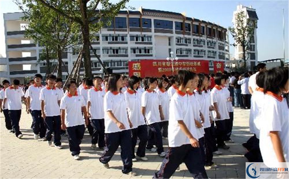 都江堰中學(xué)是私立收費(fèi)嗎？