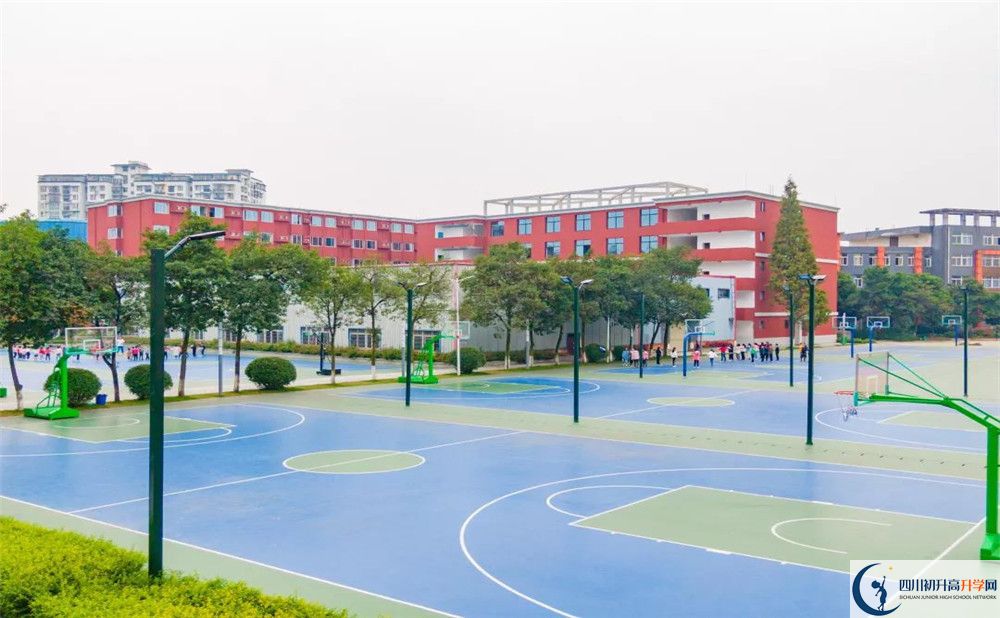 安仁中學是私立收費嗎？
