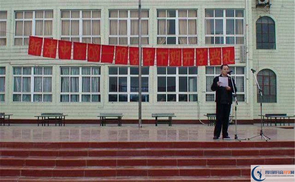新津中學實驗班人數(shù)是多少？