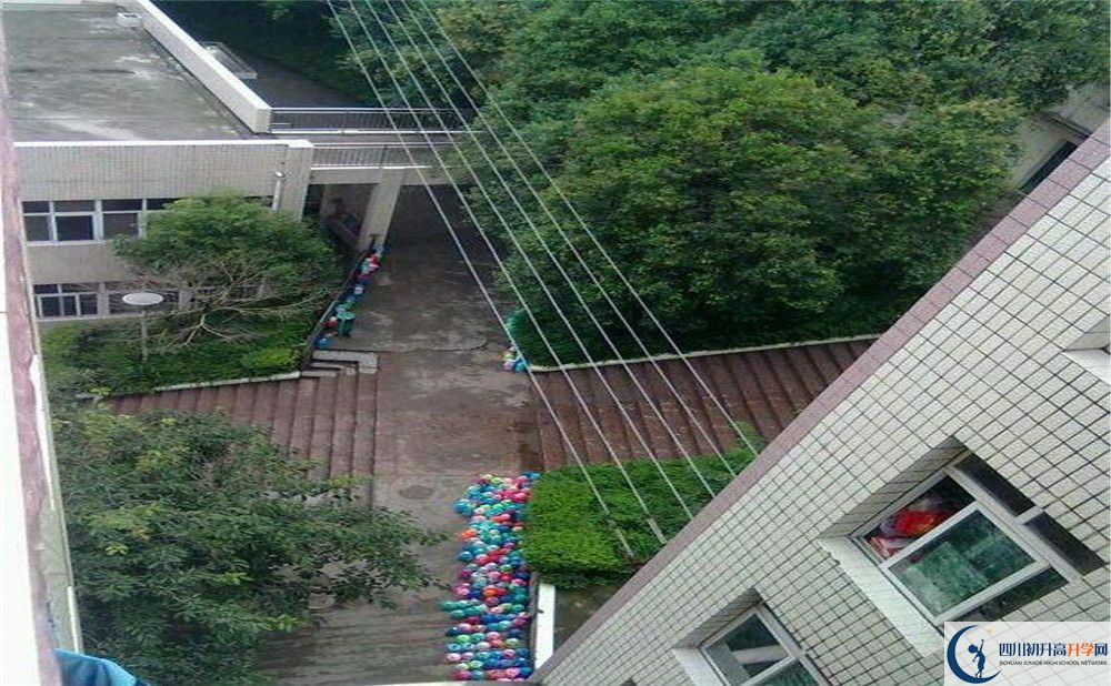 賈家中學實驗班人數(shù)是多少？
