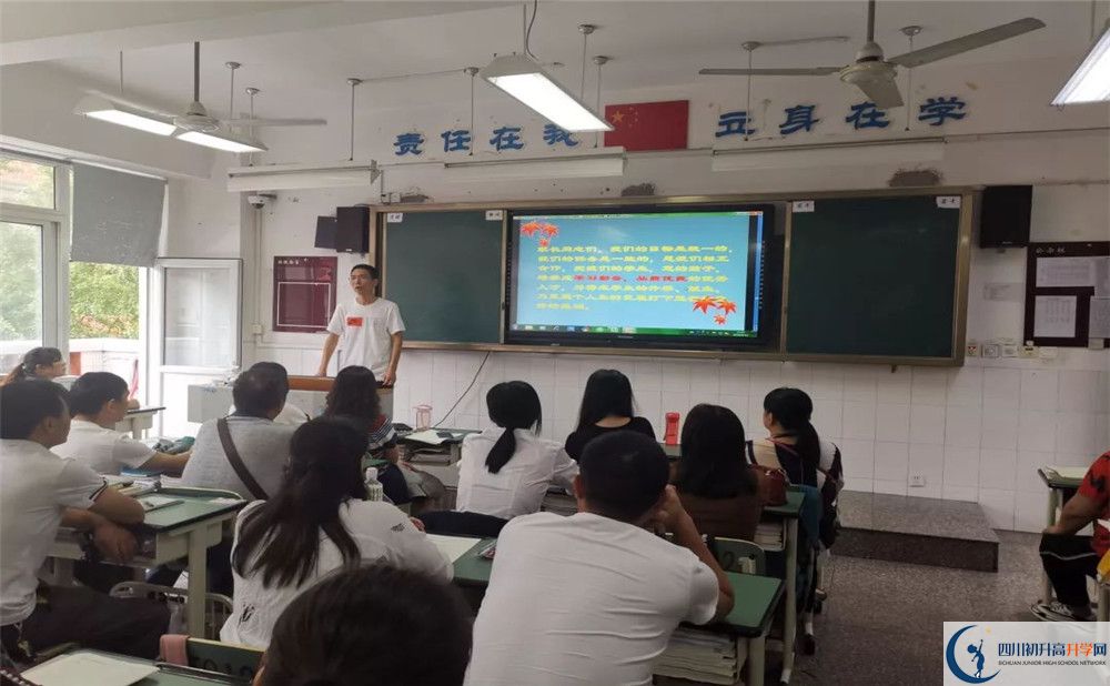 成都經(jīng)濟(jì)技術(shù)開發(fā)區(qū)實(shí)驗(yàn)中學(xué)實(shí)驗(yàn)班學(xué)費(fèi)貴嗎？