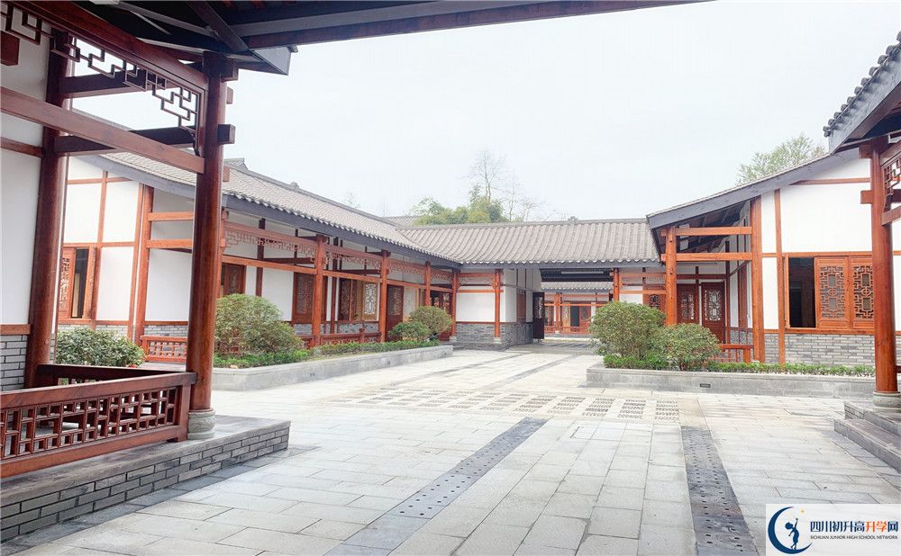 成都綿實外國語學校高中分班考試難嗎？