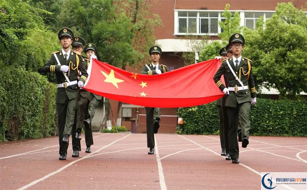 成都七中八一學(xué)校在校學(xué)生總?cè)藬?shù)是多少？