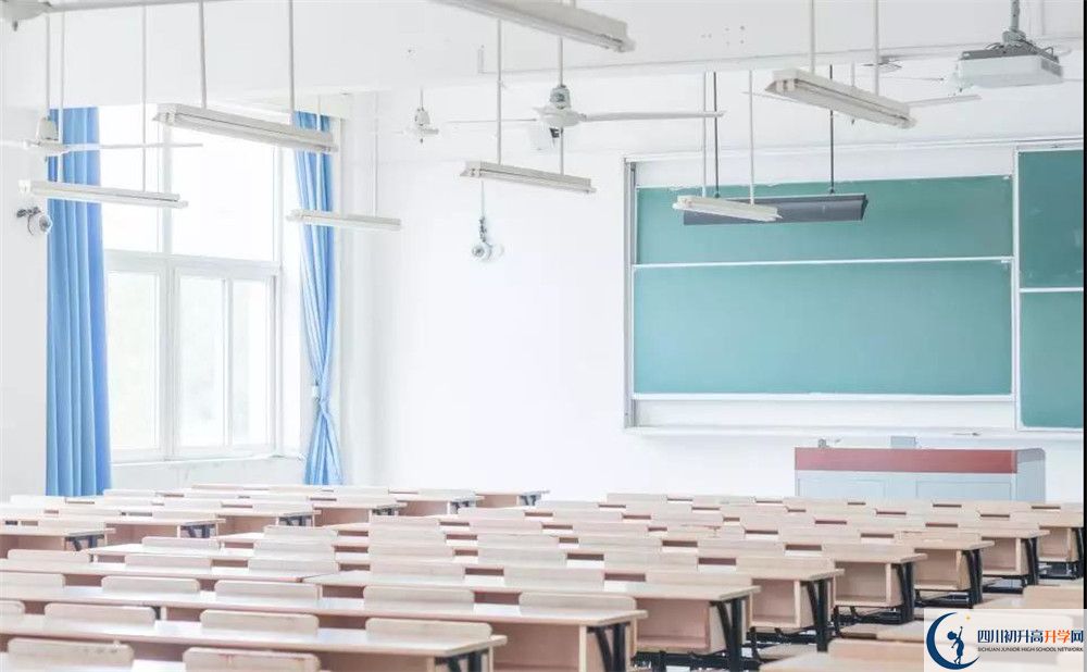 成都鐵路中學補課嗎？