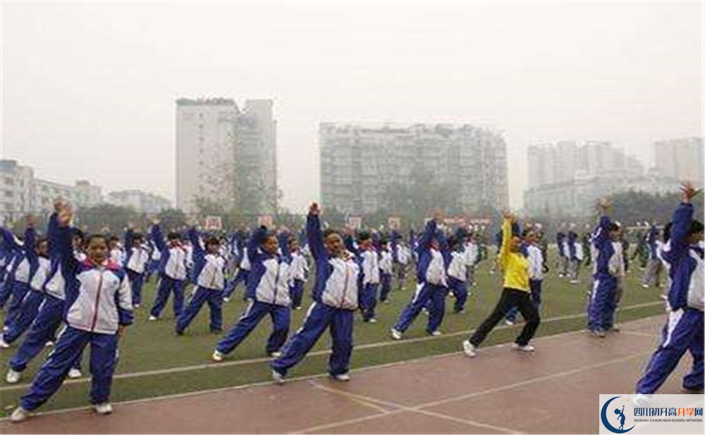 成都高新實驗中學(xué)在校學(xué)生總?cè)藬?shù)是多少？