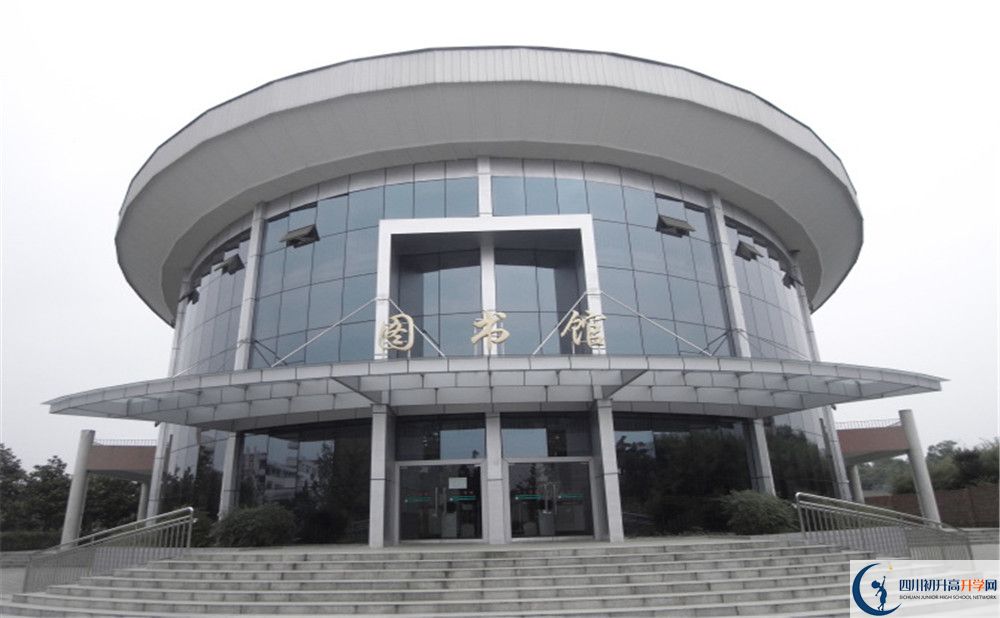 成都市龍泉中學補課嗎？