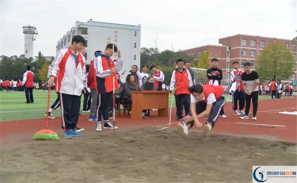 壽安中學(xué)在校學(xué)生總?cè)藬?shù)是多少？
