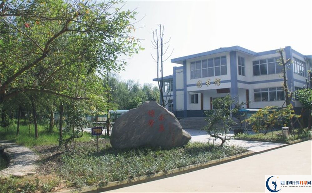 樹德懷遠(yuǎn)中學(xué)在校學(xué)生總?cè)藬?shù)是多少？