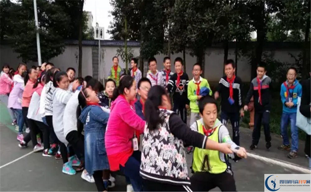 成都市龍泉中學(xué)2020年高考人數(shù)是多少？