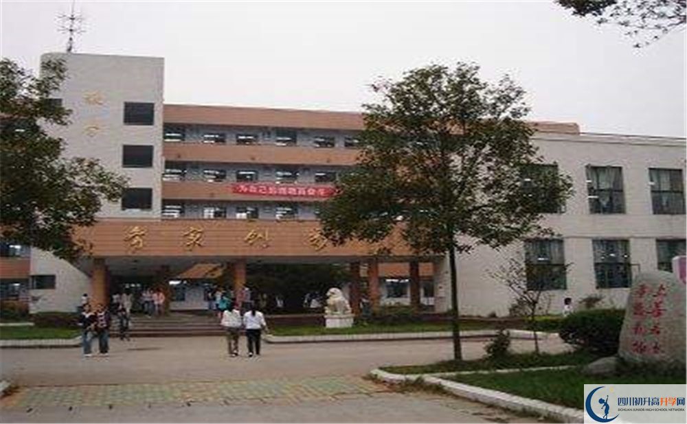 四川省彭州中學(xué)地址在什么地方？