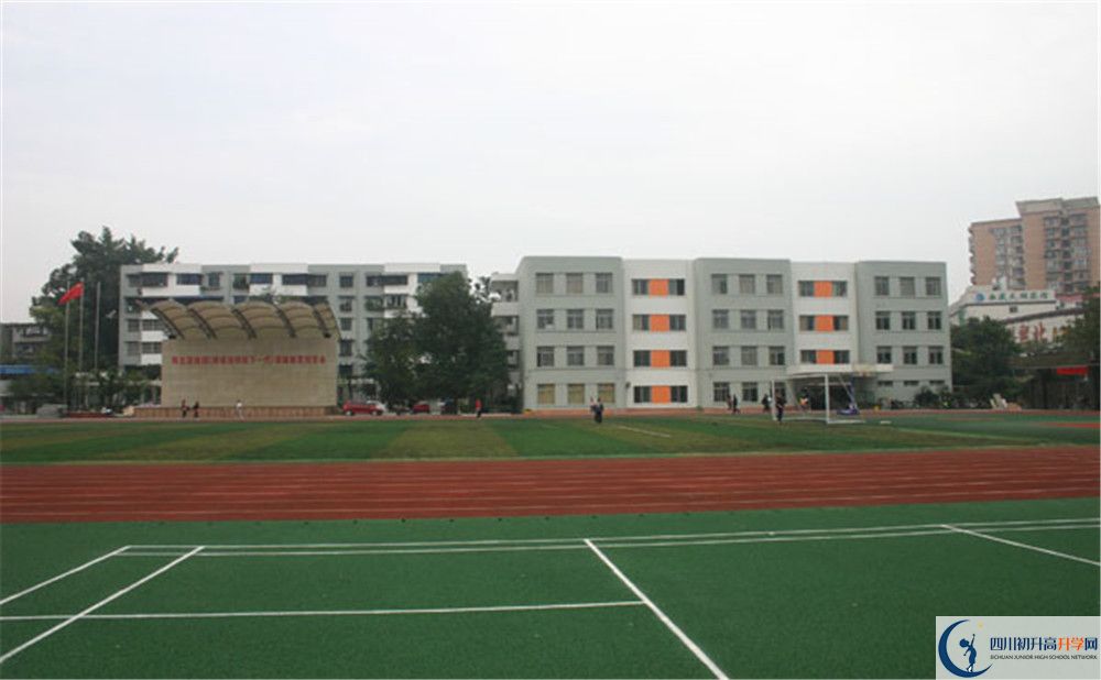 鐵路中學地址在哪里？